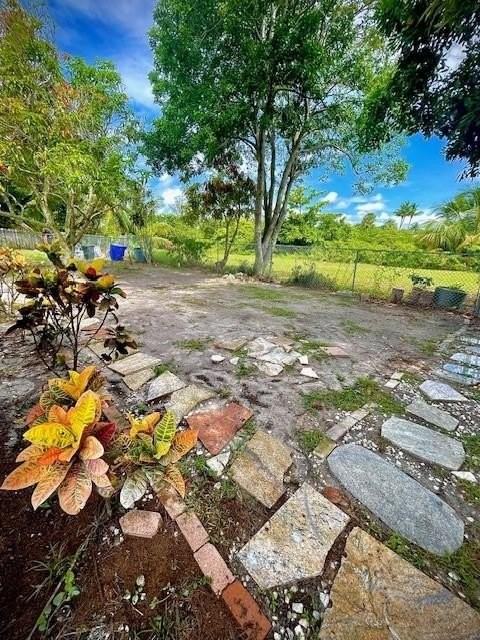 121 Nw 7th Ct - Photo 4 of 33
