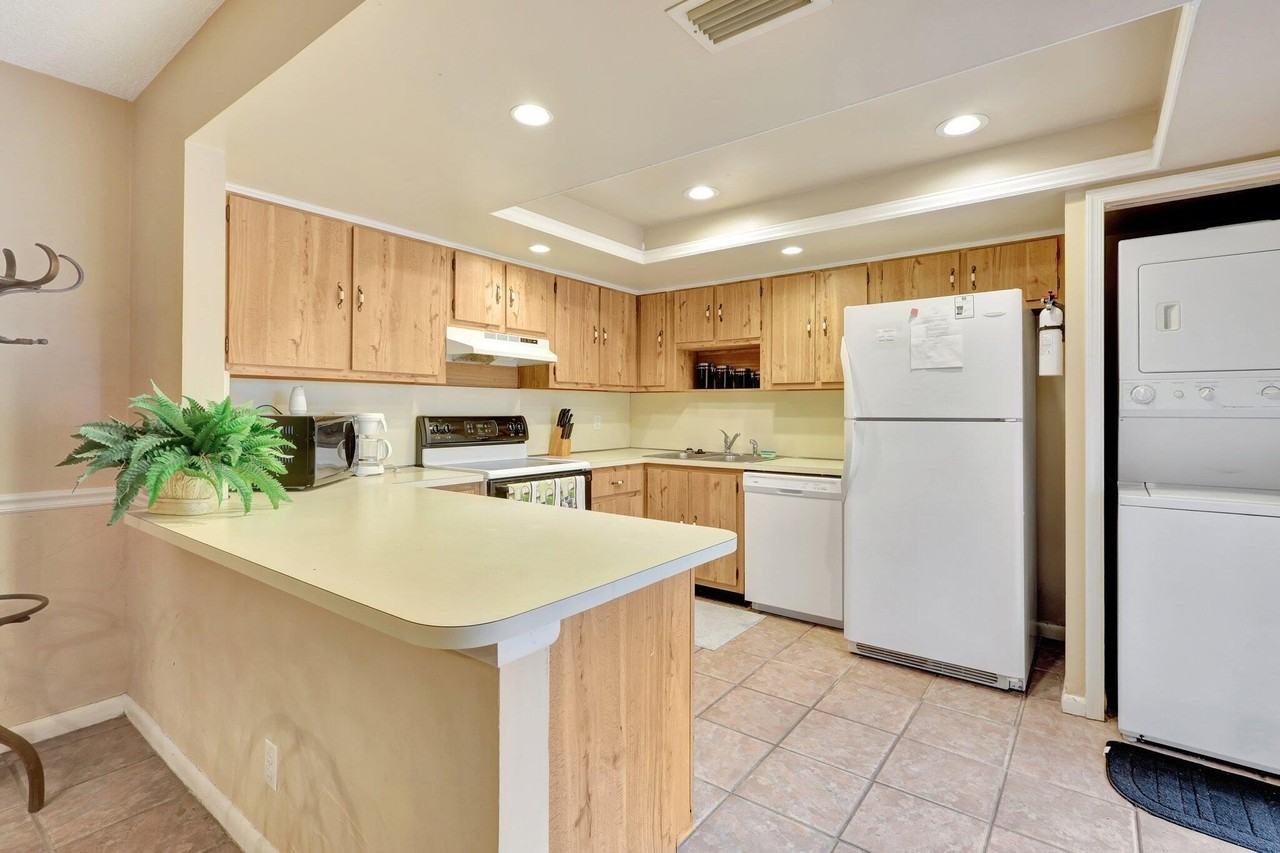 1558 Shaker Cir - Photo 6 of 27