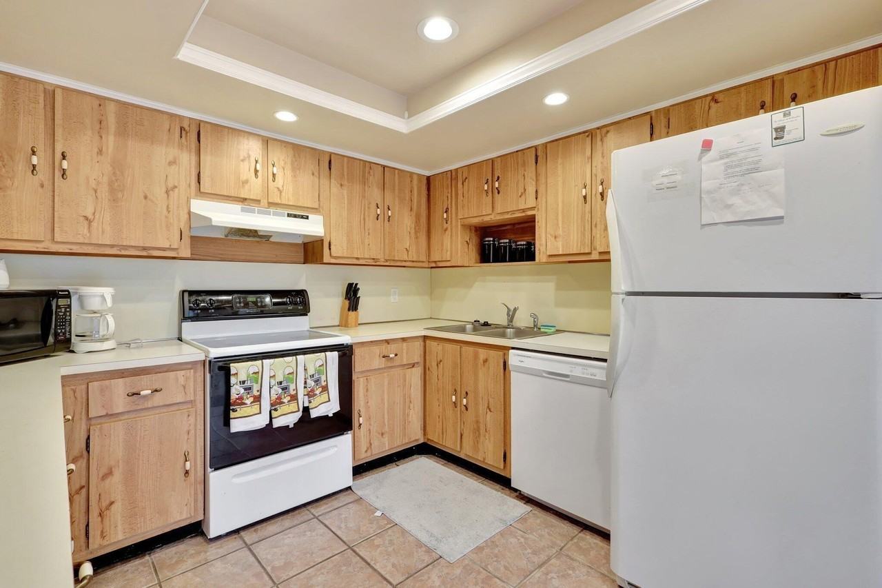 1558 Shaker Cir - Photo 7 of 27