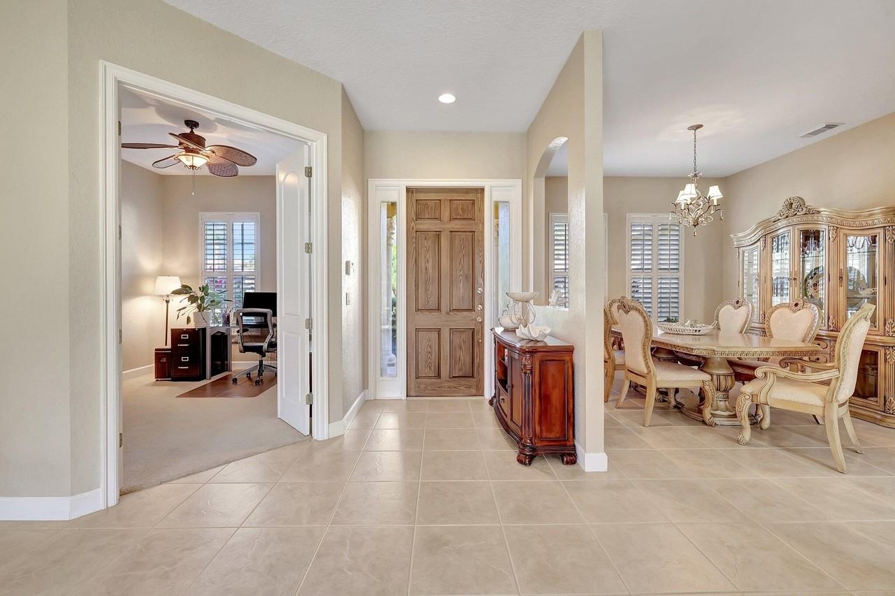 827 Sw Grand Reserves Blvd - Photo 3 of 28