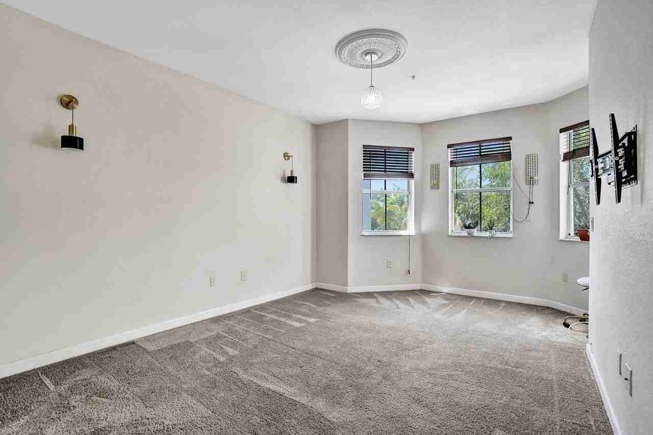 3911 Shoma Dr - Photo 4 of 44