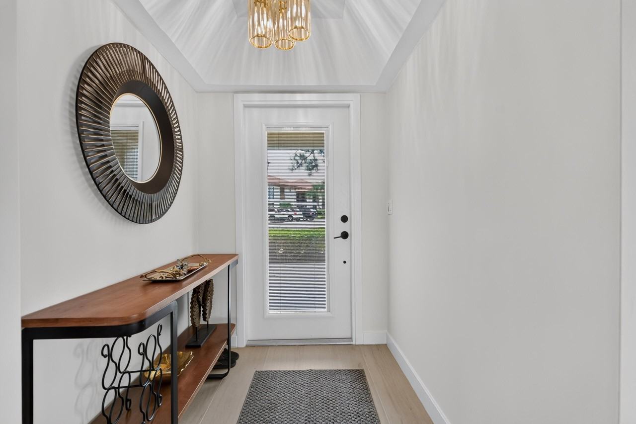 302 Brackenwood Cir - Photo 3 of 50