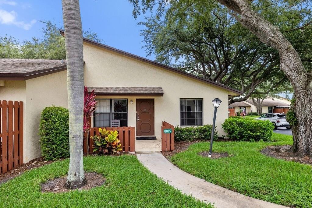 8019 Se Villa Cir - Photo 2 of 40