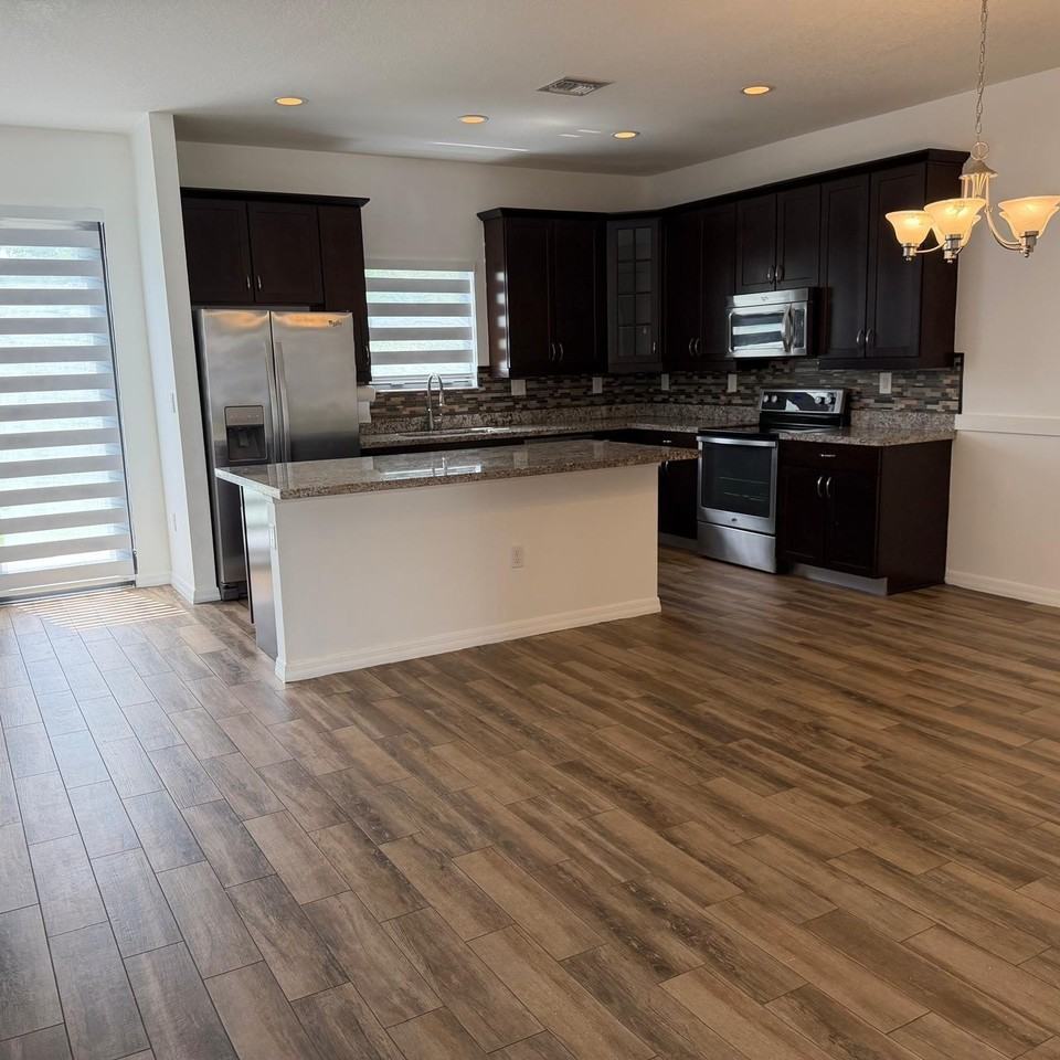 894 Ne 191st St - Photo 5 of 35
