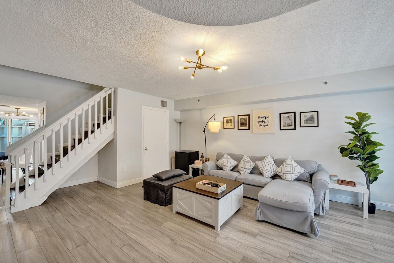 173 Riviera Cir - Photo 3 of 40