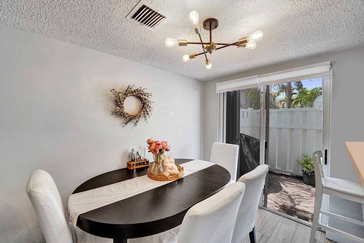 173 Riviera Cir - Photo 4 of 40