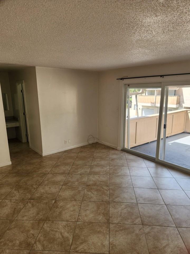 834 Nw 82nd Ave - Photo 3 of 7