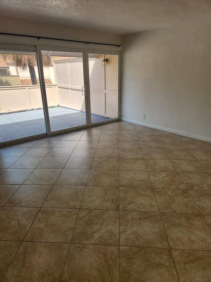 834 Nw 82nd Ave - Photo 4 of 7