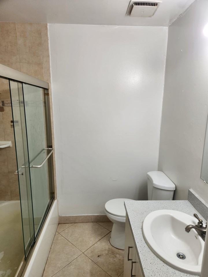 834 Nw 82nd Ave - Photo 5 of 7