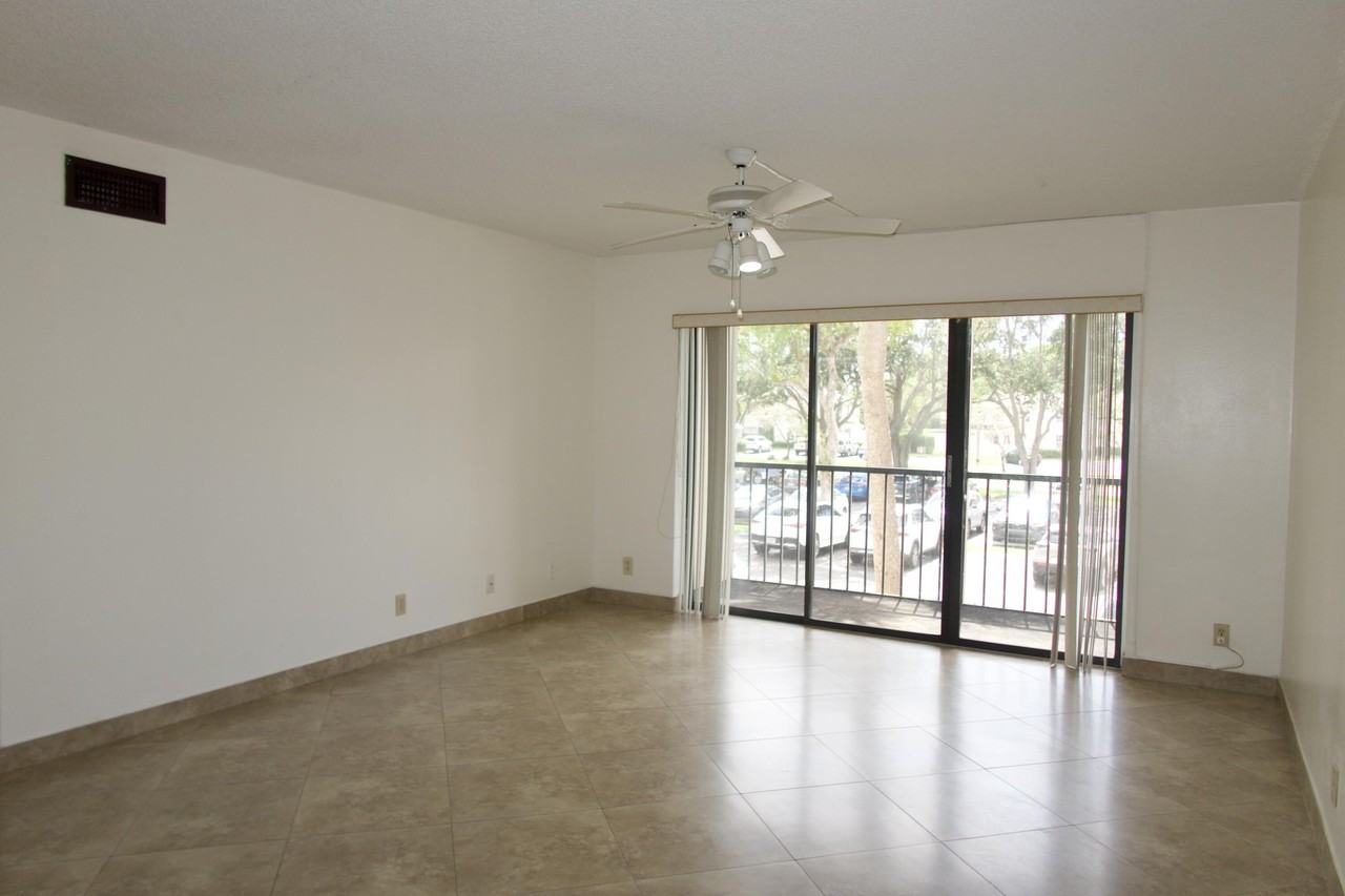 208 Foxtail Dr #D2 - Photo 4 of 40