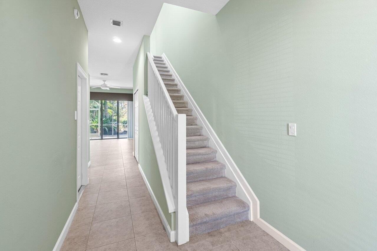 526 Commons Dr - Photo 6 of 26