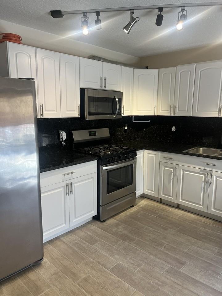 2318 Waterside Dr - Photo 5 of 16