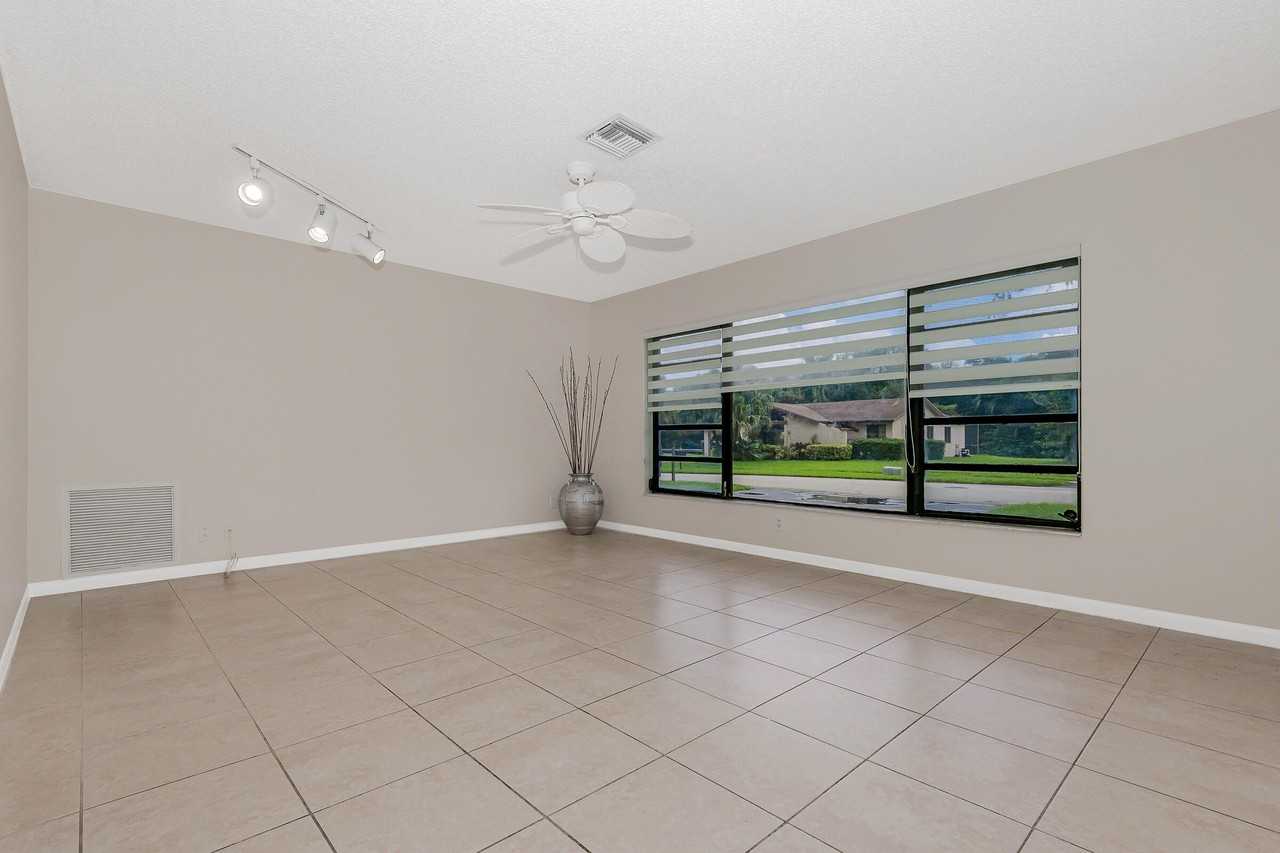2831 Nw 51st Ter - Photo 4 of 29