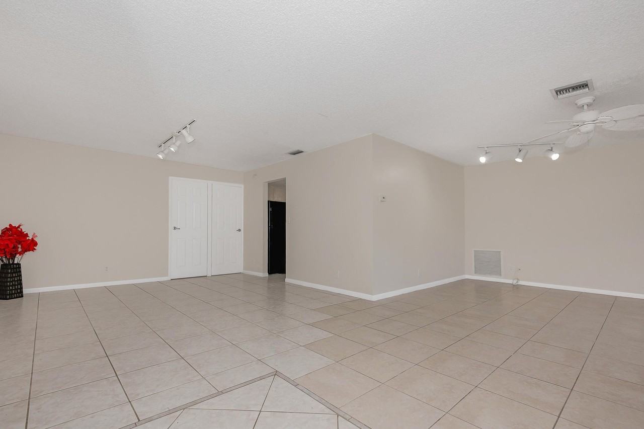 2831 Nw 51st Ter - Photo 5 of 29
