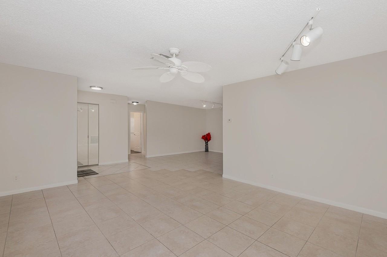 2831 Nw 51st Ter - Photo 6 of 29