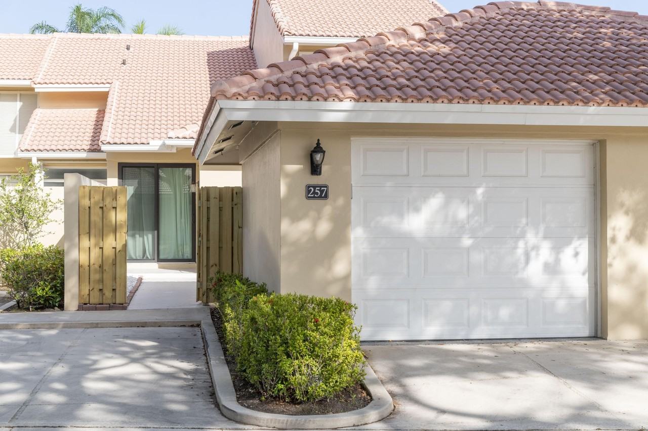 257 Old Meadow Way - Photo 4 of 50