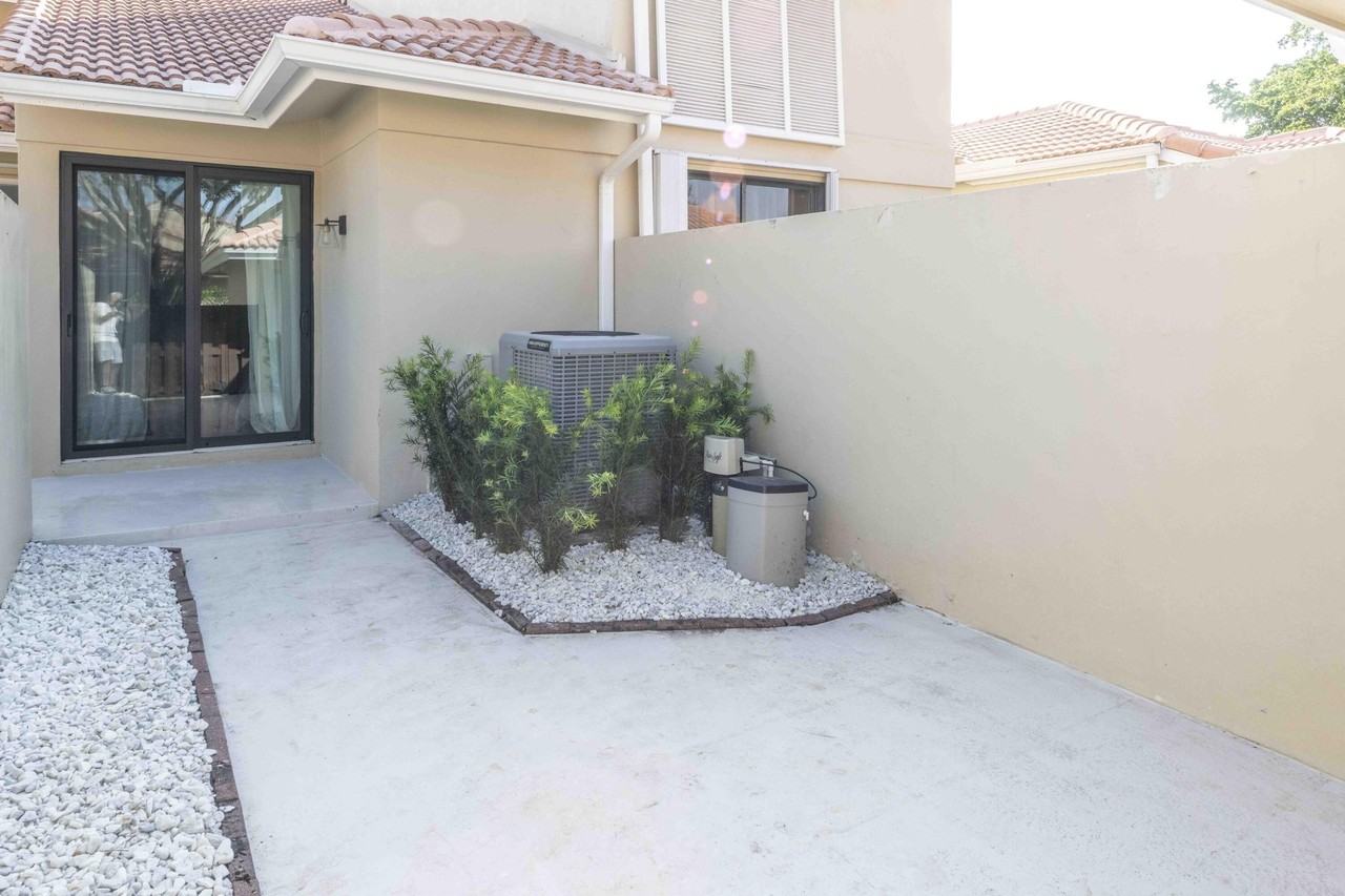 257 Old Meadow Way - Photo 7 of 50