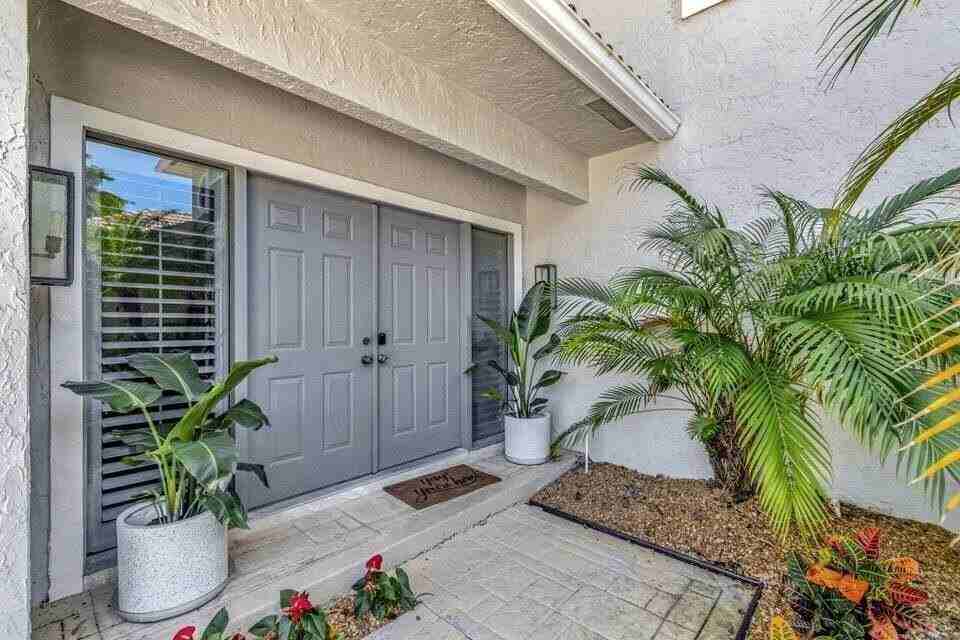 11839 Pebblewood Dr - Photo 3 of 50