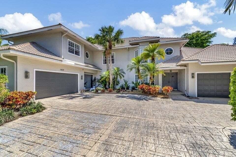 11839 Pebblewood Dr - Photo 4 of 50