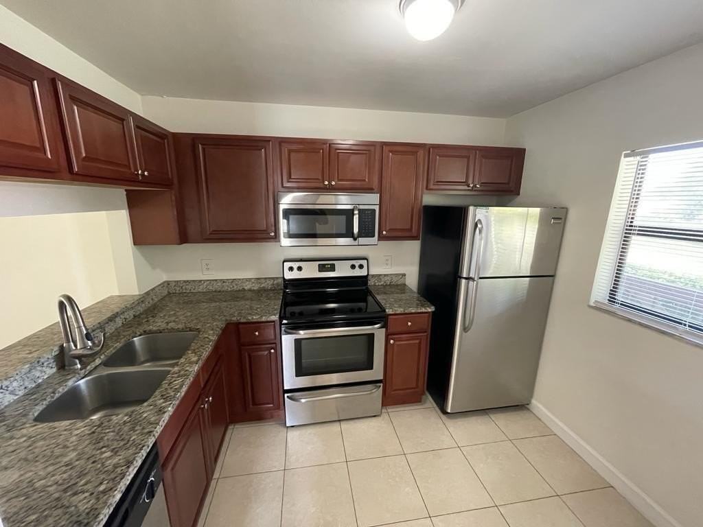6844 Palmetto Cir S #201 - Photo 5 of 13