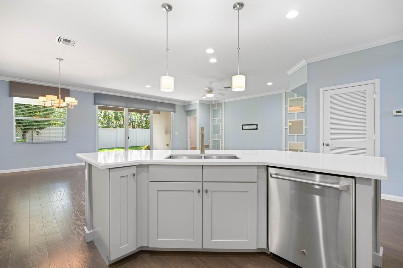 7018 Limestone Cay Rd - Photo 7 of 48