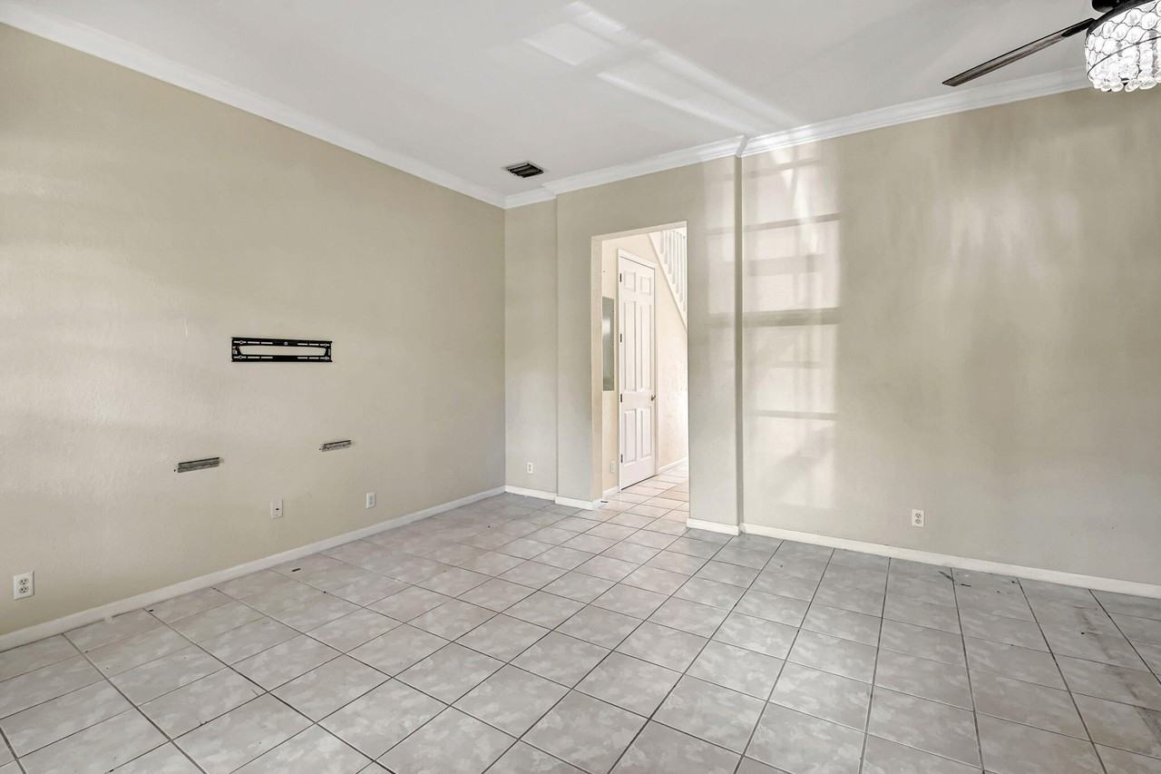 608 Nw 25th Ave - Photo 3 of 36