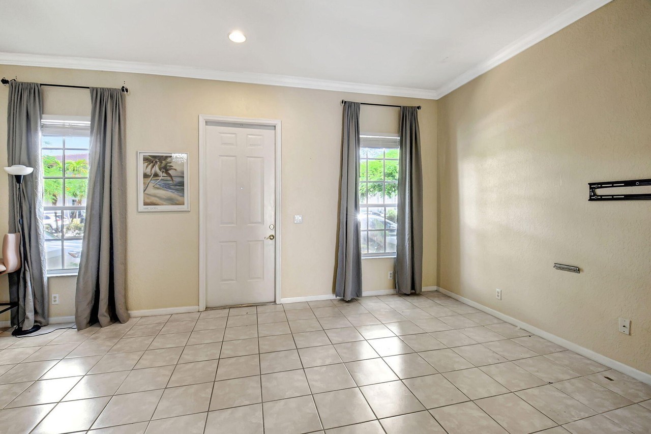 608 Nw 25th Ave - Photo 5 of 36