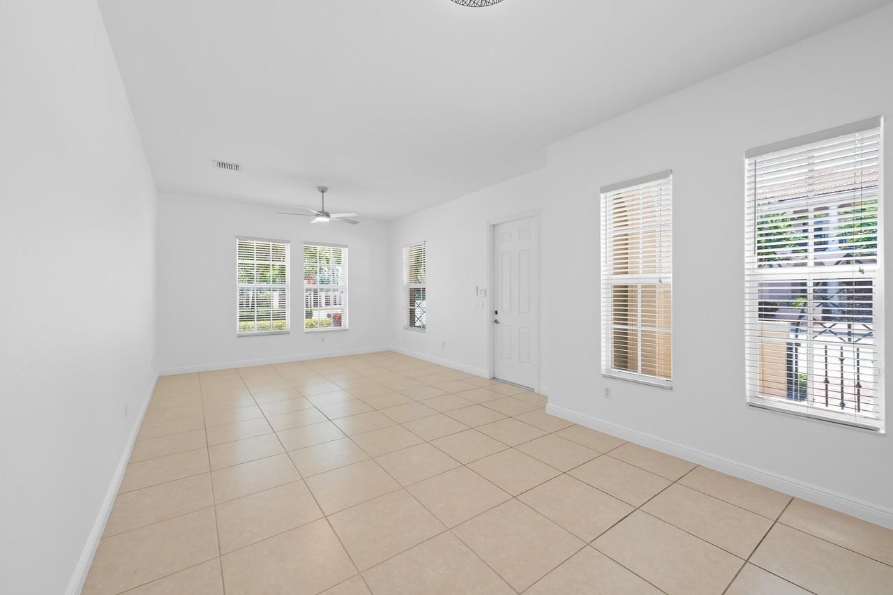 870 Nw 83rd Ln - Photo 5 of 28