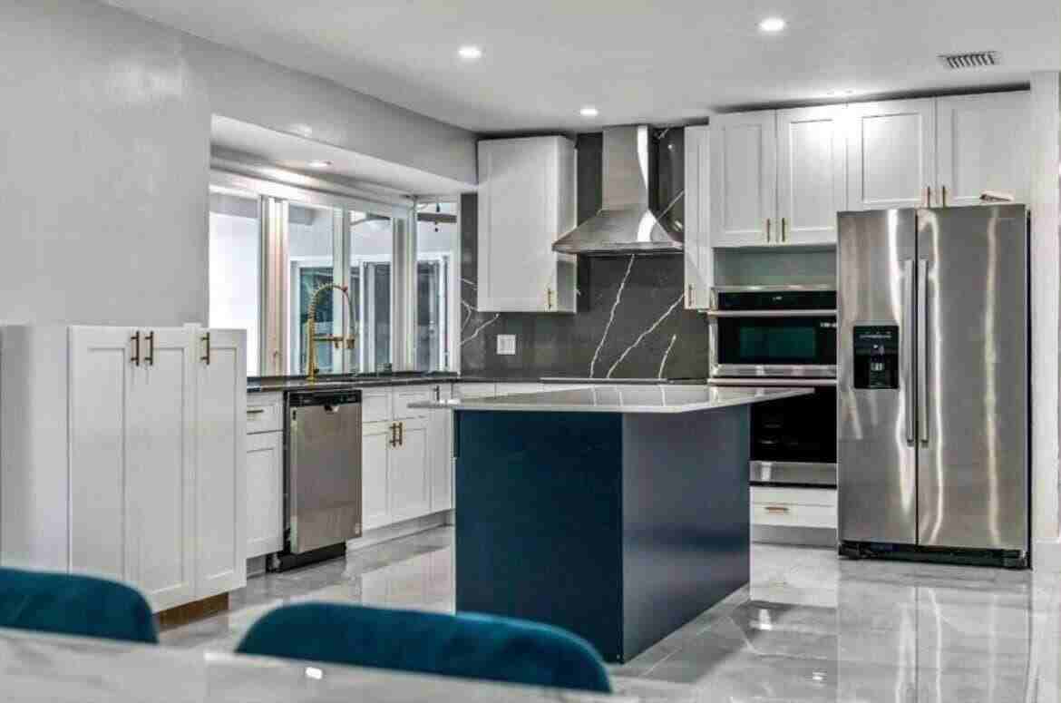 4811 Hayes St - Photo 2 of 12