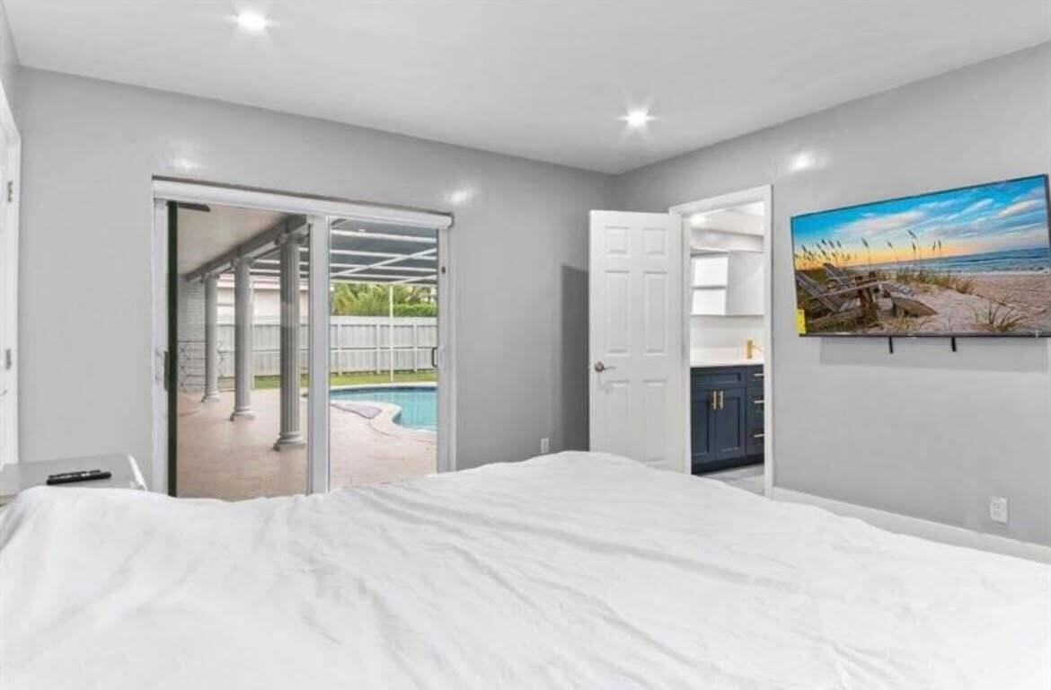 4811 Hayes St - Photo 3 of 12
