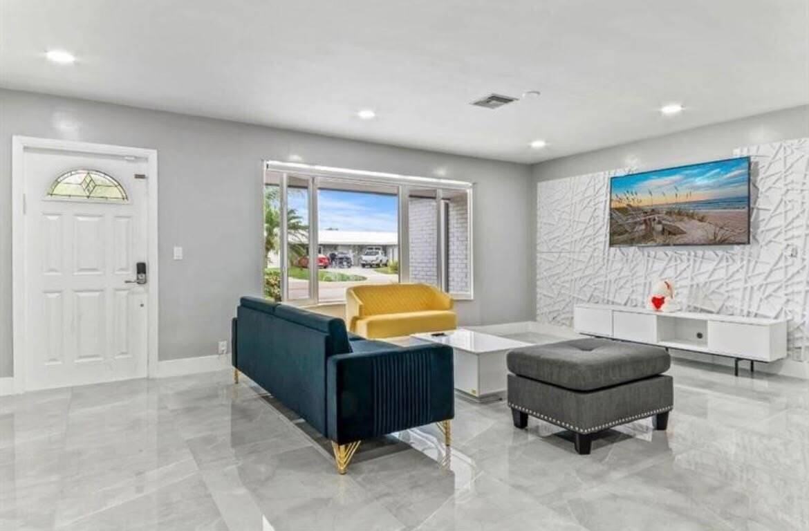 4811 Hayes St - Photo 7 of 12
