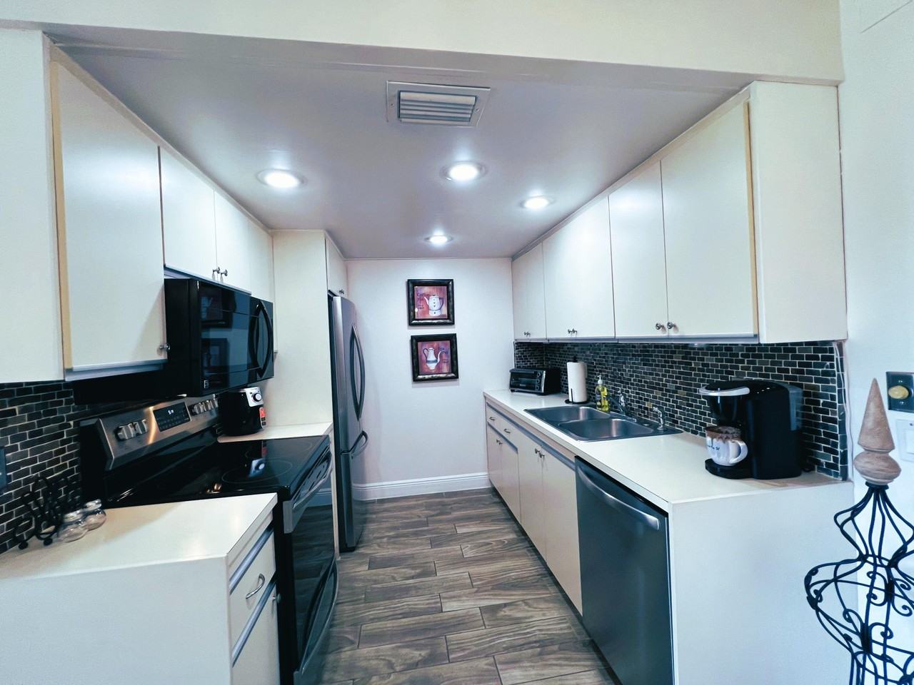 3402 Bimini Ln #G4 - Photo 5 of 21