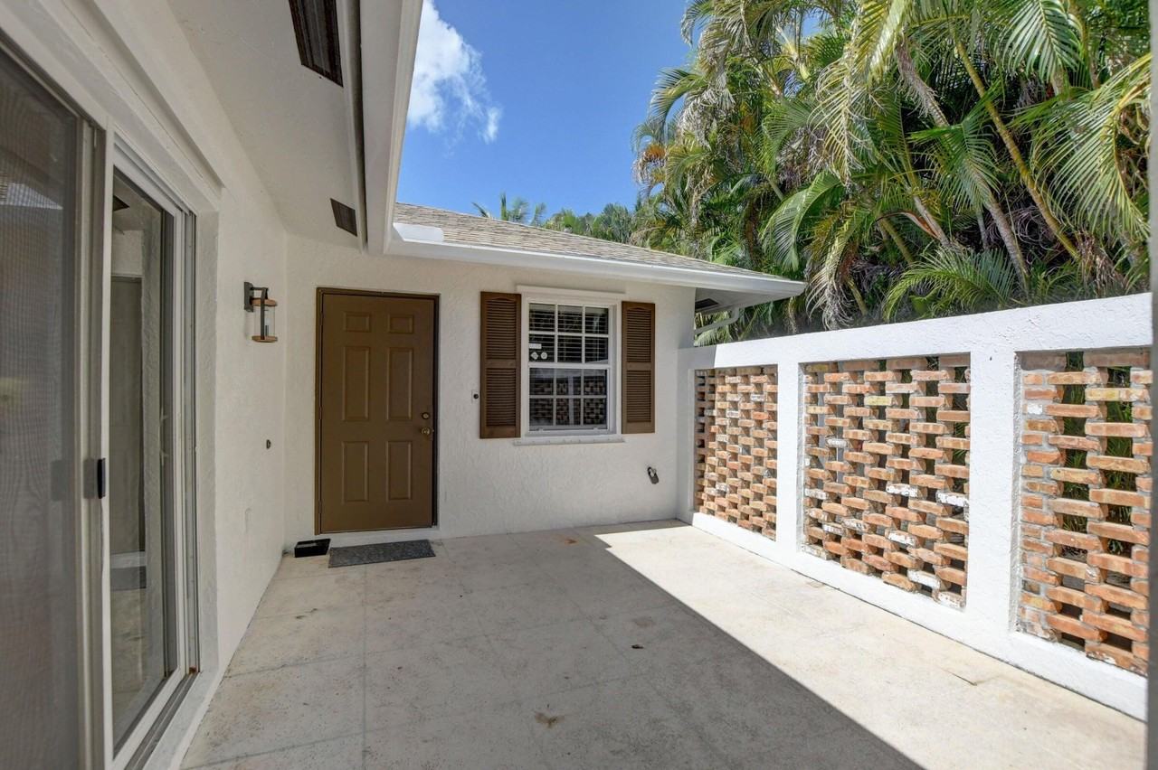 2177 Se 1st St #A - Photo 6 of 24