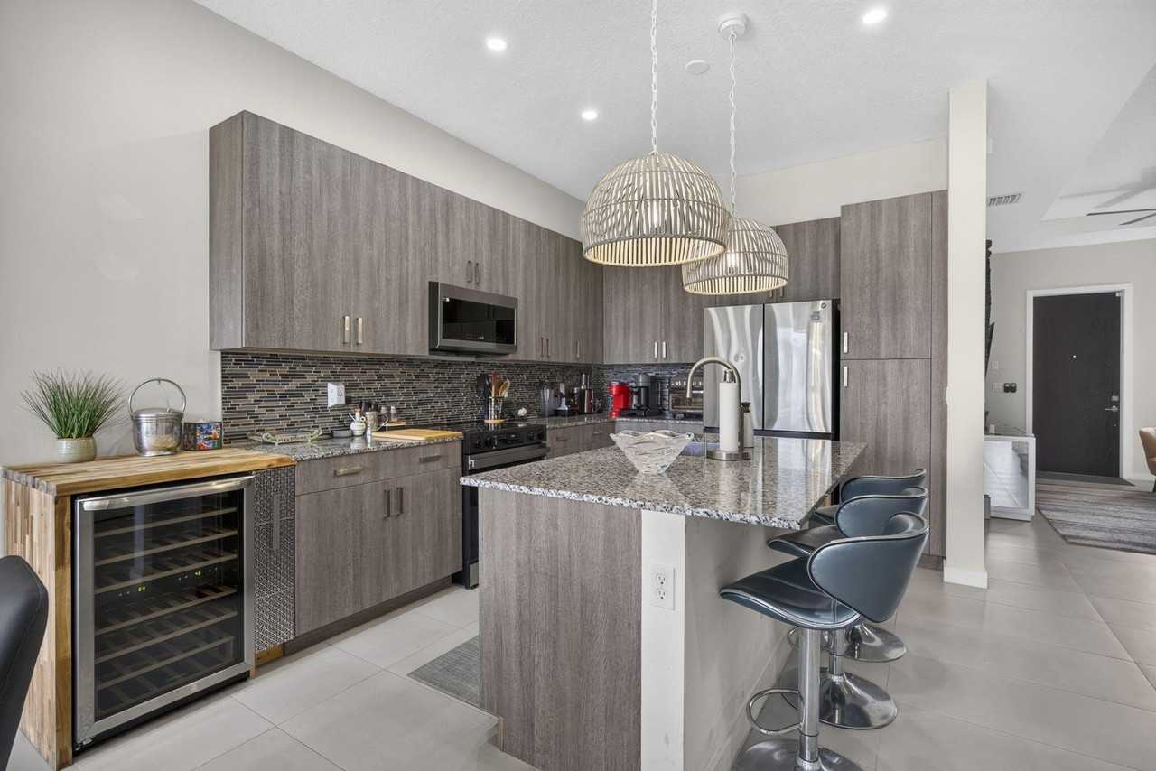 1431 Pioneer Way - Photo 7 of 38