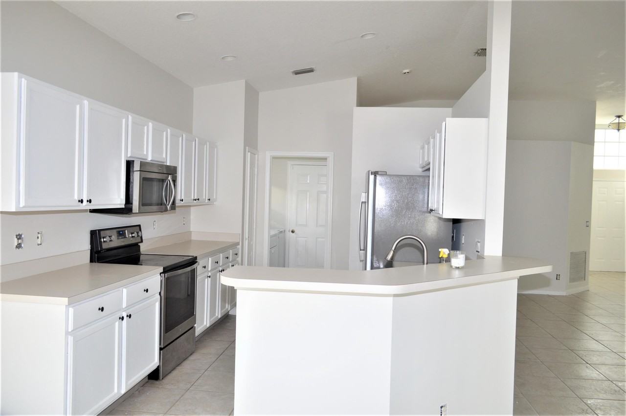 880 Nw Waterlily Pl - Photo 3 of 13
