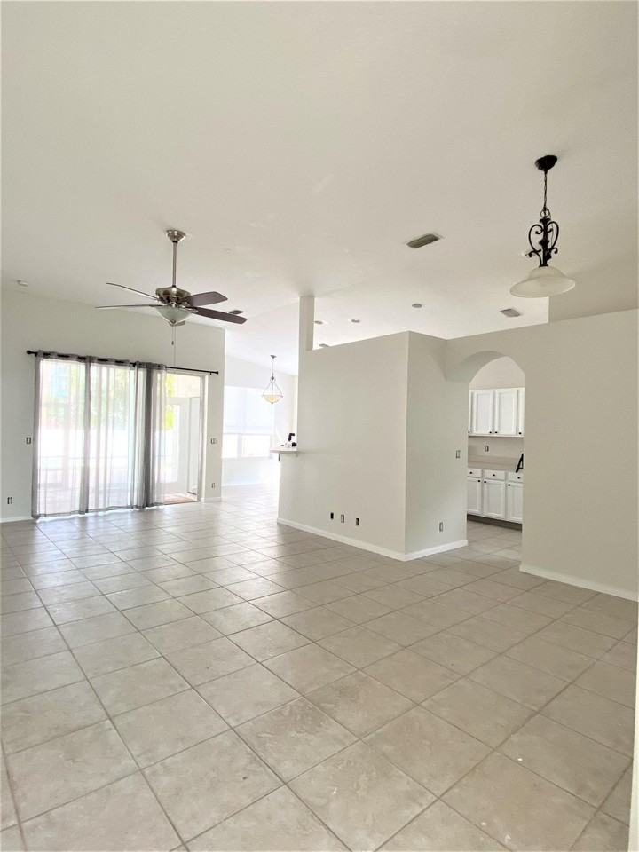 880 Nw Waterlily Pl - Photo 4 of 13