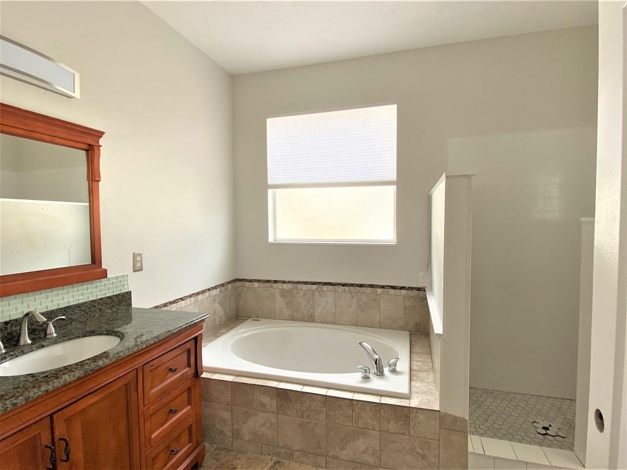 880 Nw Waterlily Pl - Photo 7 of 13