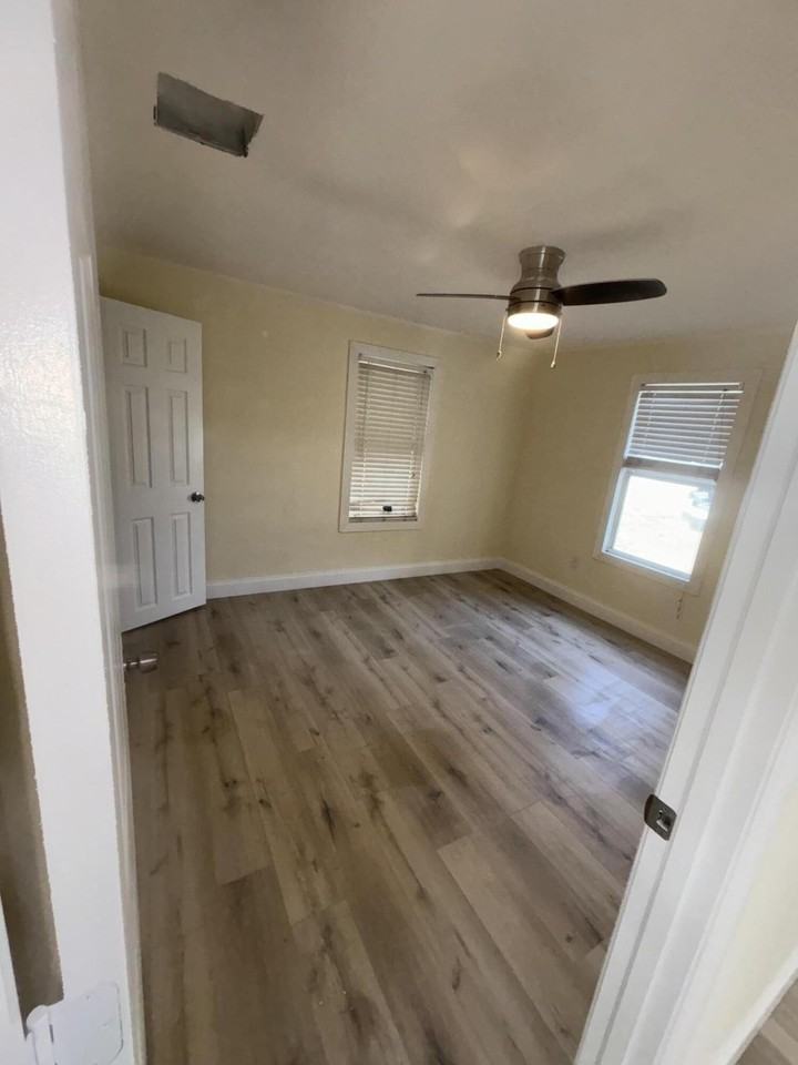 1717 Linwood Ave - Photo 2 of 8