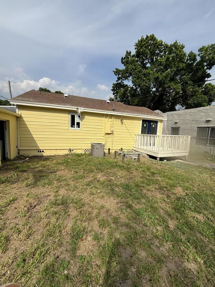 1717 Linwood Ave - Photo 7 of 8