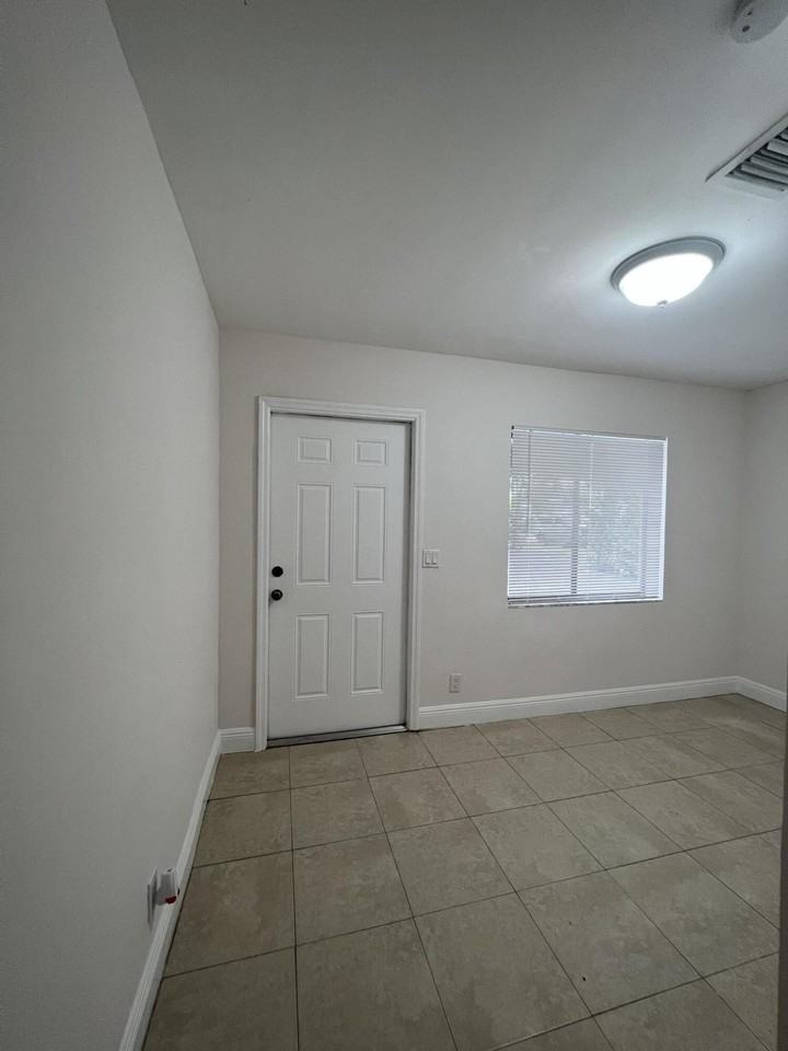 508 57th St #1 - Photo 4 of 14