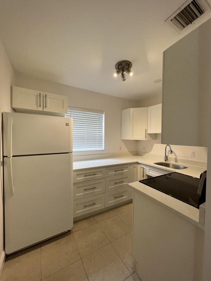 508 57th St #1 - Photo 6 of 14