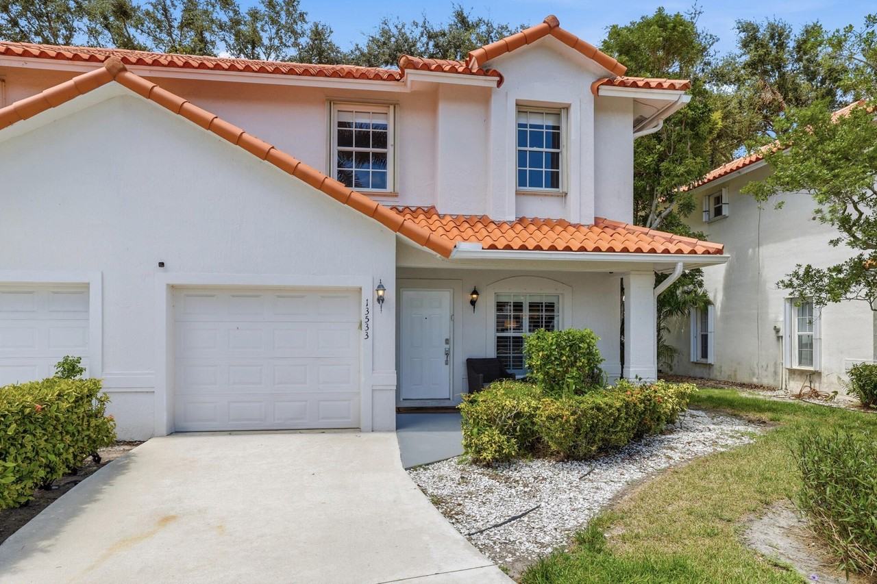 13533 Fountain View Blvd - Photo 2 of 21