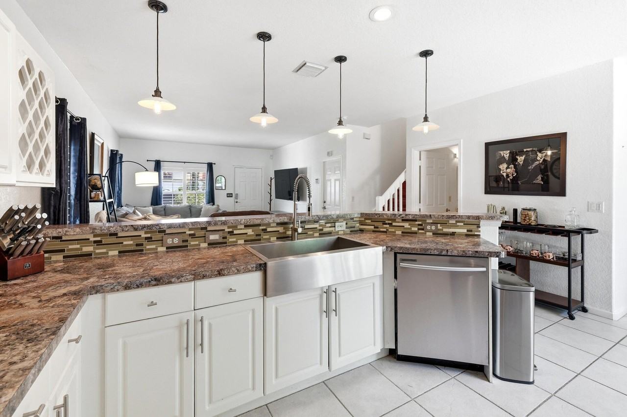 13533 Fountain View Blvd - Photo 6 of 21