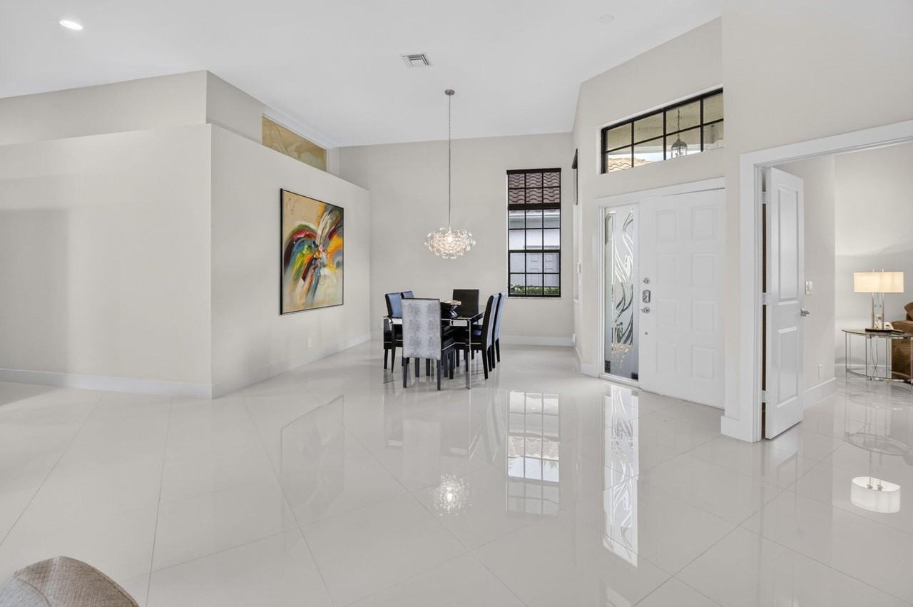 2482 Nw 63rd St - Photo 5 of 49