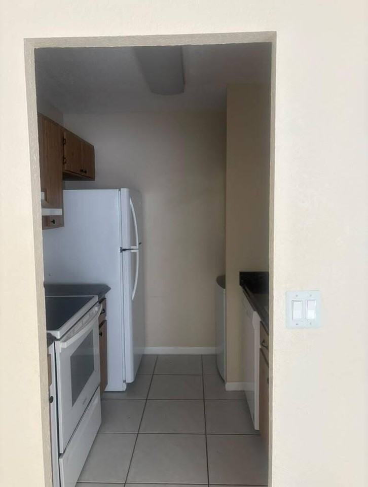 9980 Twin Lakes Dr #35C - Photo 4 of 5