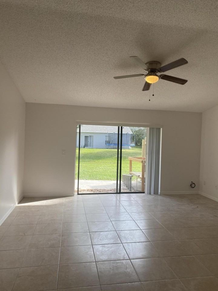 1217 Schumann Dr - Photo 3 of 24
