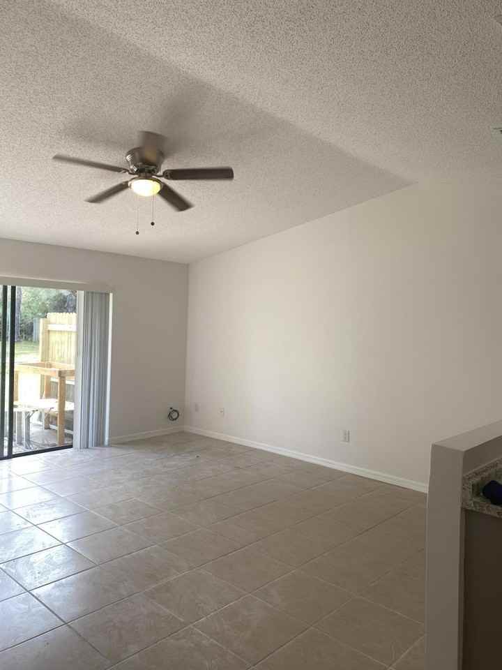 1217 Schumann Dr - Photo 4 of 24