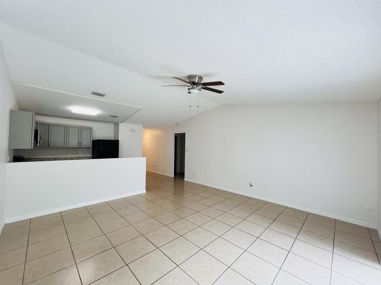 1217 Schumann Dr - Photo 5 of 24