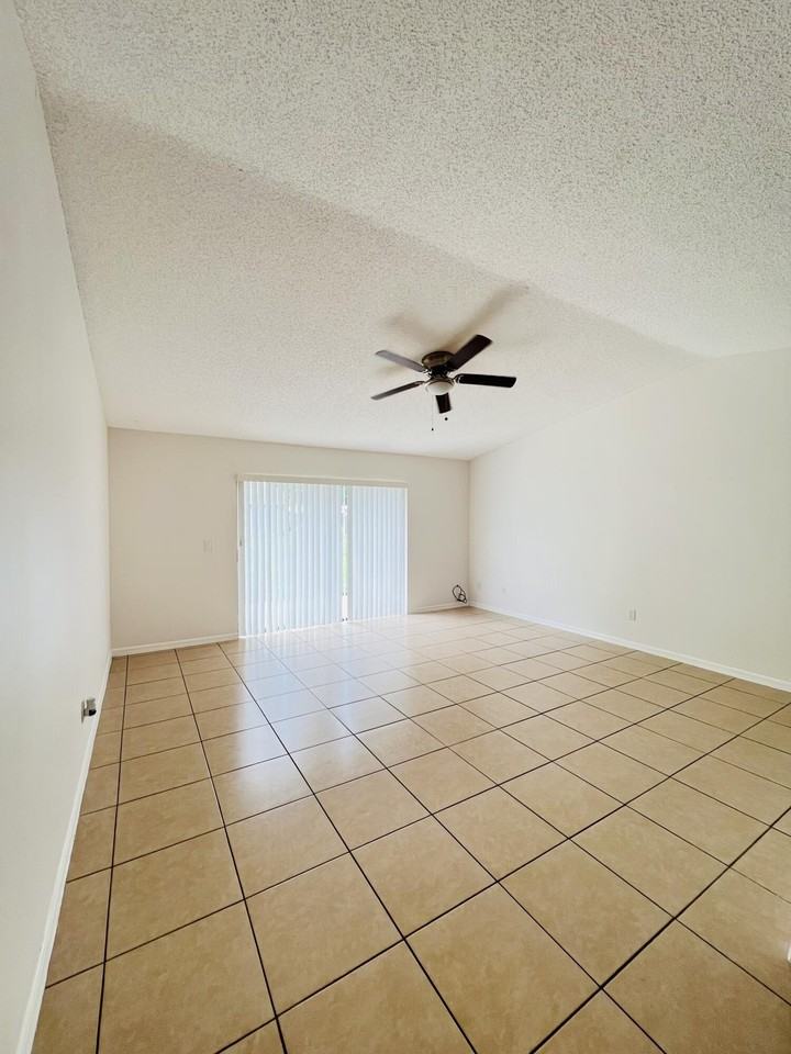 1217 Schumann Dr - Photo 6 of 24
