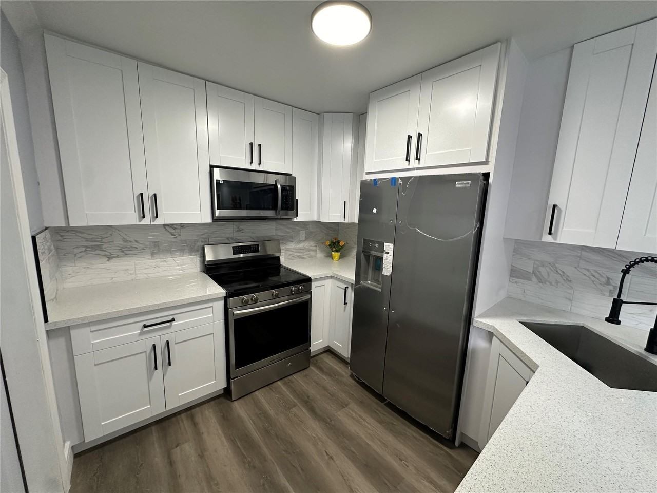 814 Sw 12th Pl - Photo 2 of 33